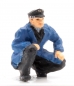 Preview: Eisenbahner im Kittel hockend -0-