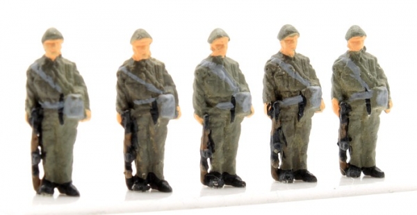 NVA 5 soldiers standing with gun beside -TT-